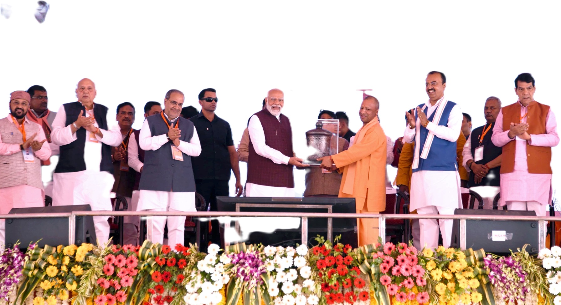 आजमगढ़ में पीएम मोदी।