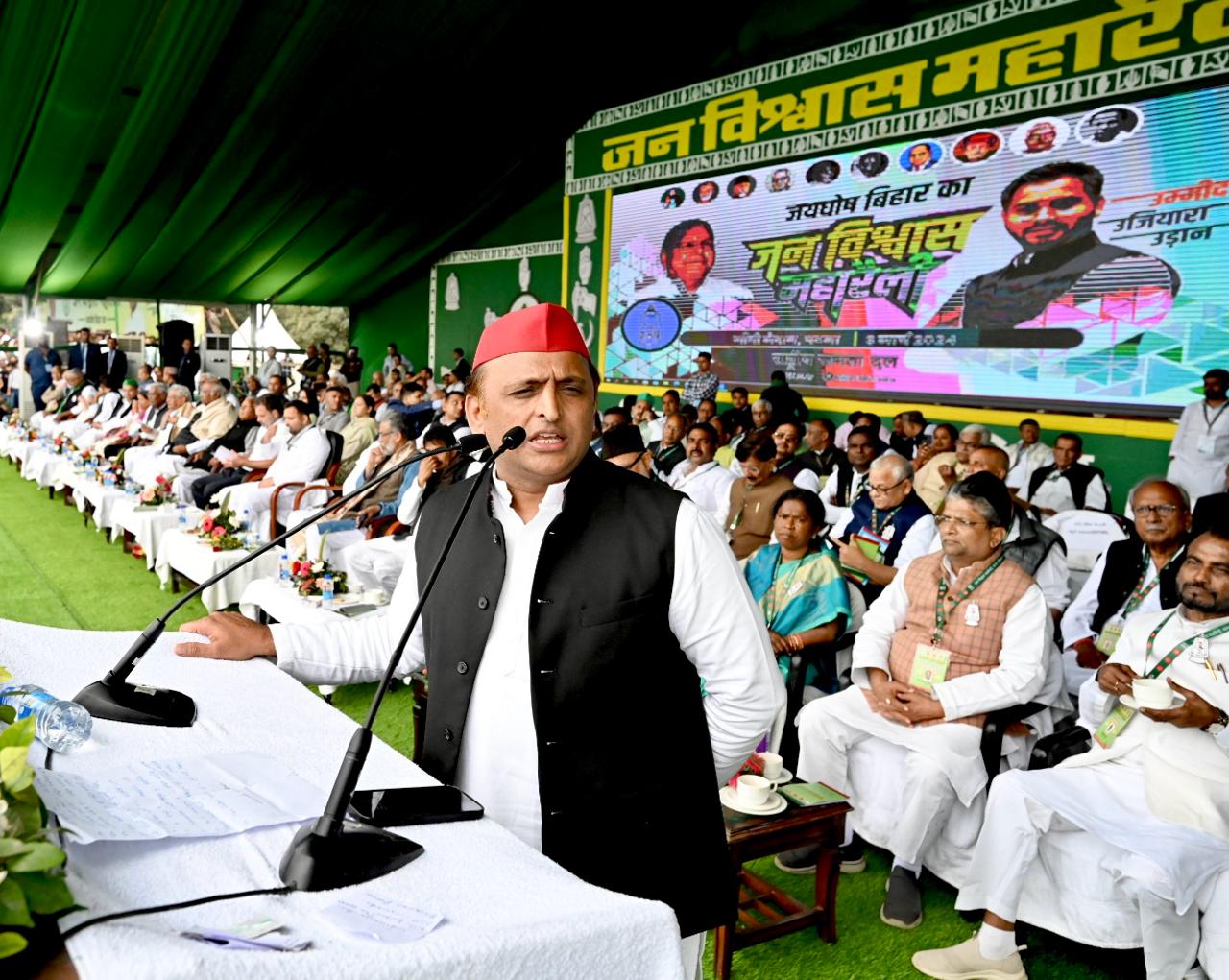 सपा प्रमुख अखिलेश यादव।