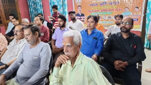 सदस्यता कैंप में मौजूद लोग।
