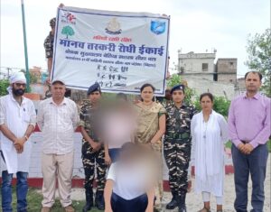 पीड़िता और आरोपी के साथ एसएसबी और सामाजिक संस्था के मेंबर।